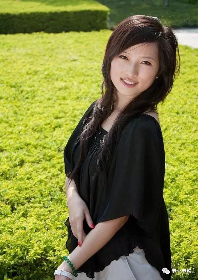 跳水奥运冠军桑雪,巅峰期退役进入娱乐圈,为救母筹钱却惹争议