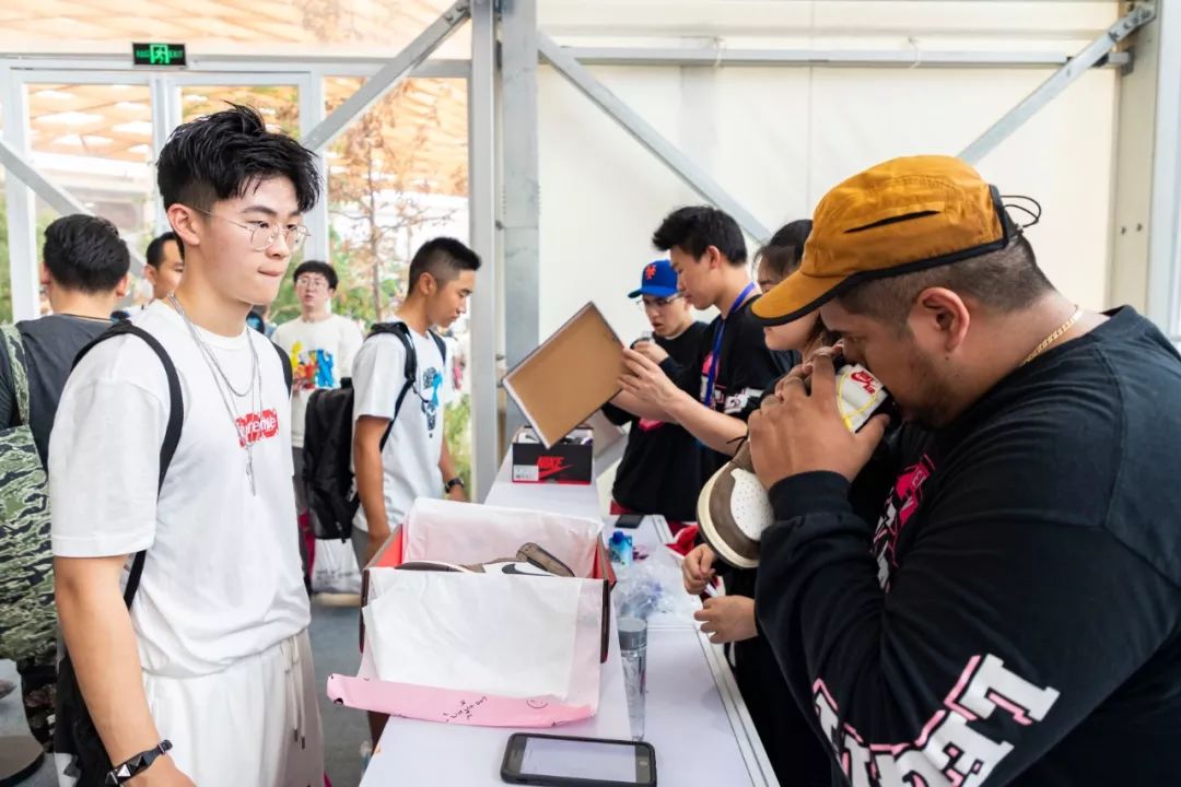 未来也只有在规模化,职业化的模式下,才能提升球鞋鉴定师的水平,也能