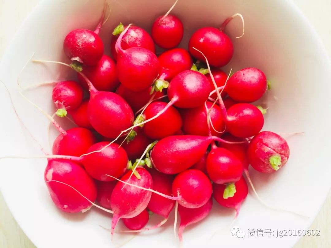 回忆奶奶教我做的糖醋樱桃小萝卜,脆嫩酸甜生吃才有营养还很养眼