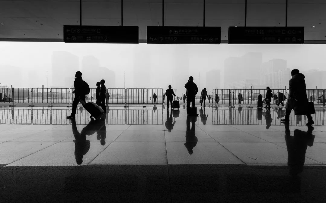 工作,掉进去叫挫折,爬出来叫成长