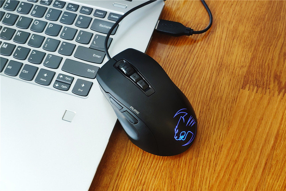 德国冰豹roccat魔幻豹kone pure se鼠标:游戏鼠标就该轻便加精准