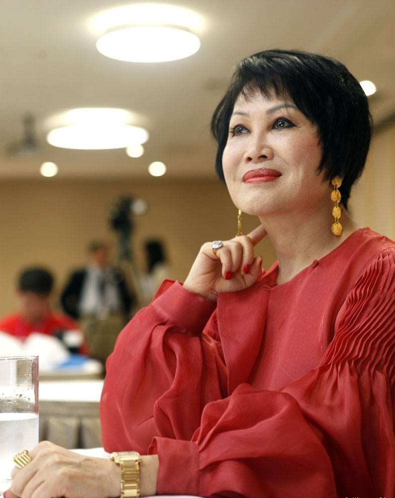 一支口红撬动地球的化妆品女皇靳羽西:永远不做第二个上月球的人