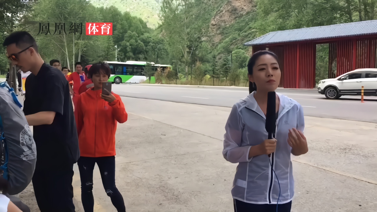 徐美玲大宝进站显示满身泥浆