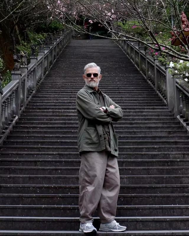 如果说nick wooster是追求精致,要每件衣服都合身,那vernon则想让什么