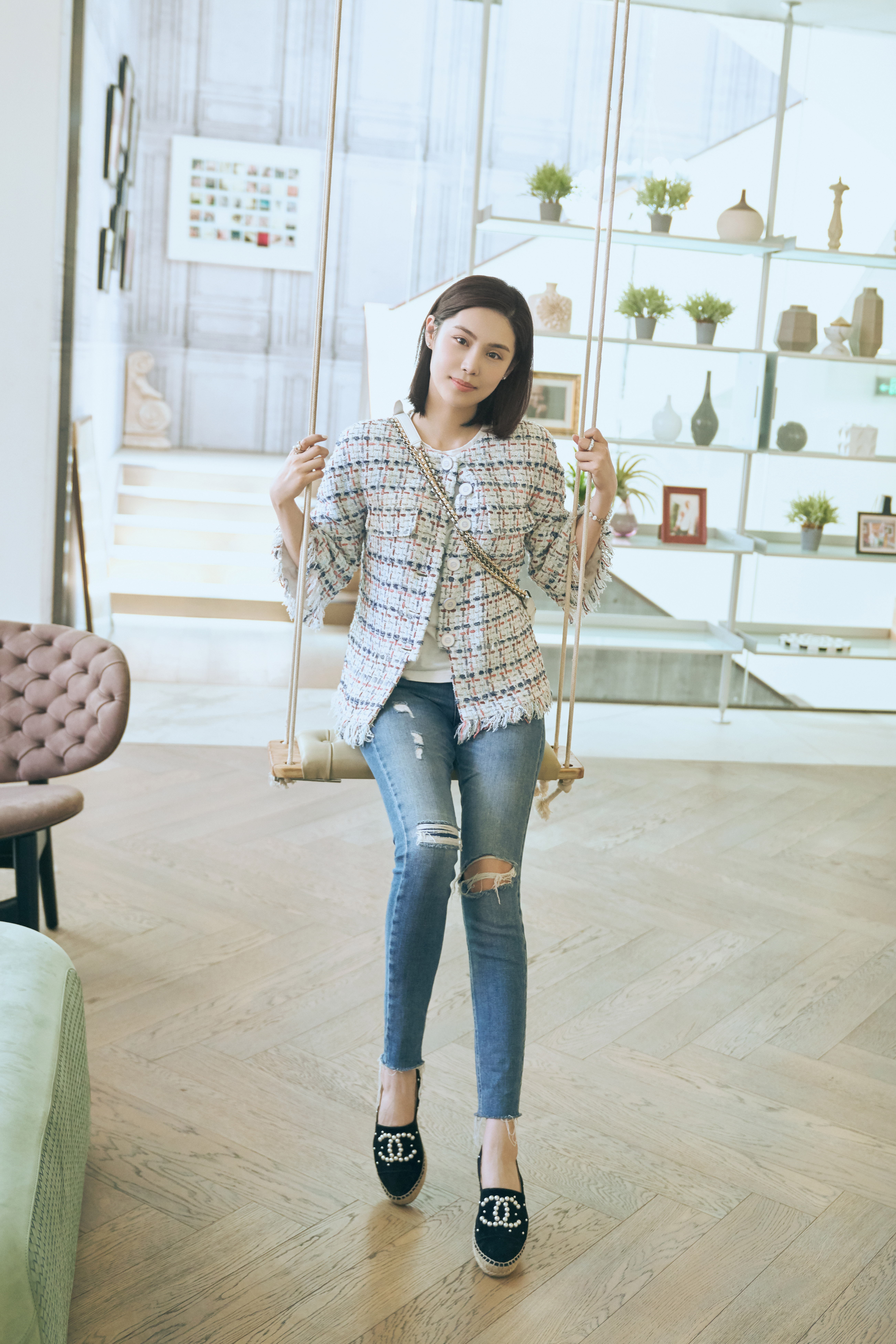 韩丹彤综艺写真荡秋千又美又仙,"雾面妆"造型抢镜清爽利落__凤凰网