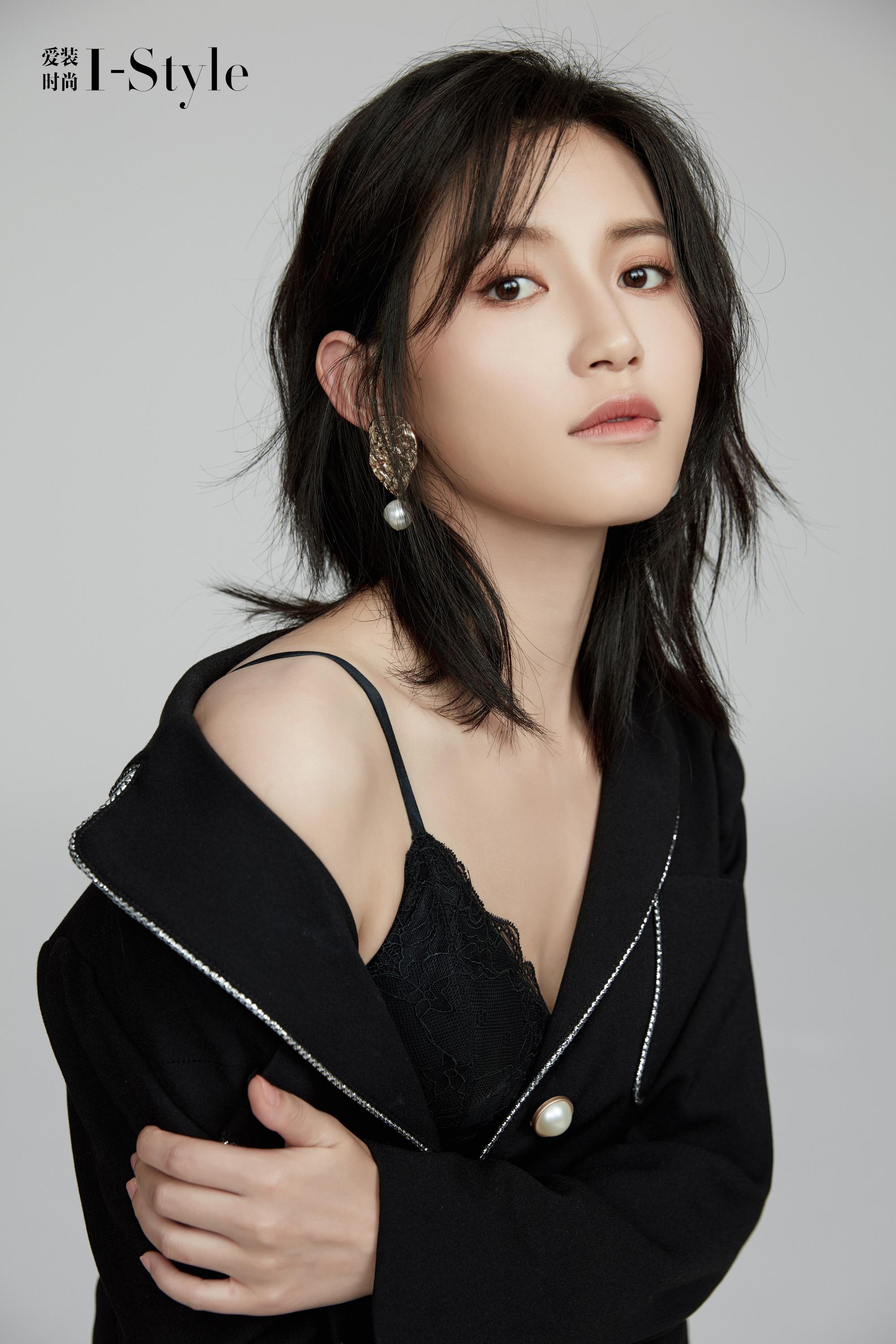 女人天下 正文 服装:youg x邢永高级定制 吊带内衣:cosmo lady 耳环