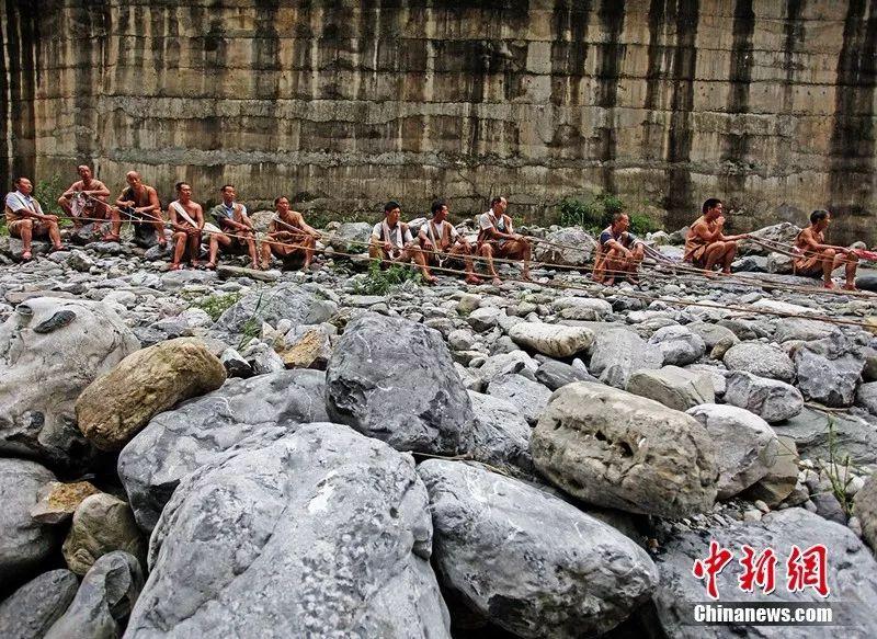 “光腚纤夫”凝固三峡记忆 纤夫民俗将面临失传__凤凰网