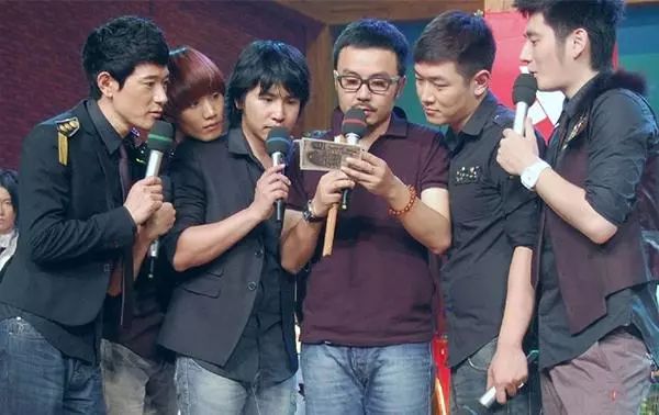 当年鼎盛时期的《天天向上》主持阵容非常强大,"天天兄弟"包括了汪涵