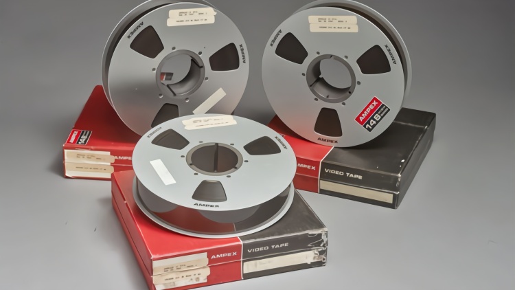 3卷人类登月原始录像带拍出182万美元