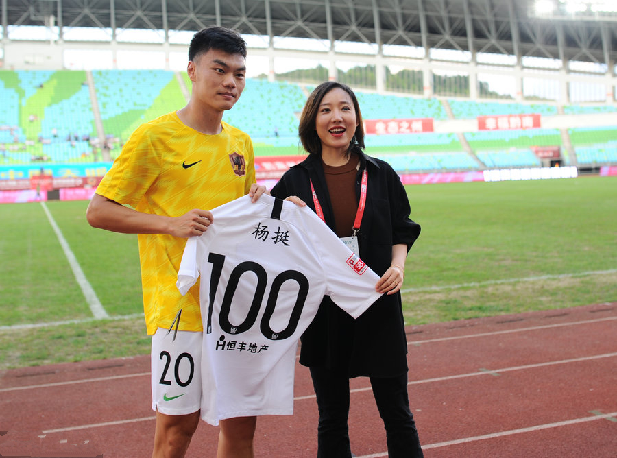 不得不说,作为中超历史上第一位董事长,文筱婷在这