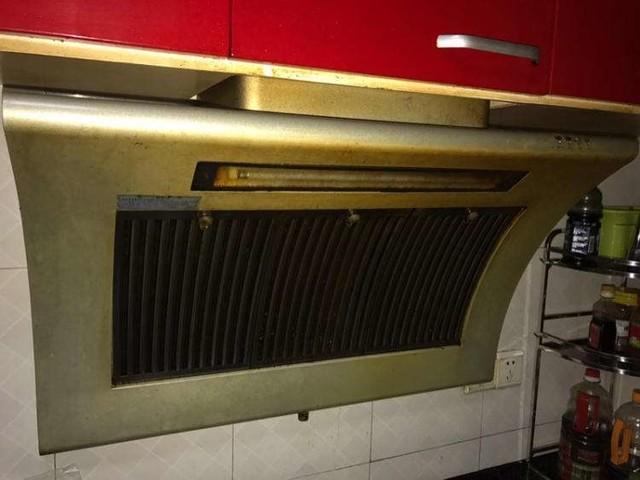 02 泉州网友挥泪告别"老伙计" 喜迎金帝集成灶 "老式的吸油烟机用了