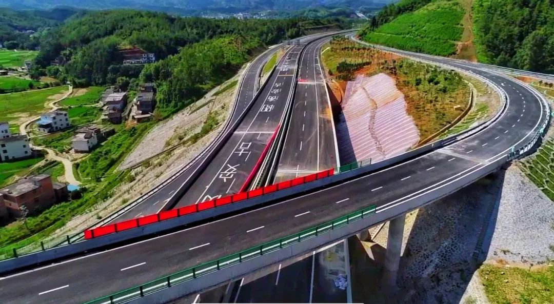 对进一步完善我市北部区域的高速公路交通路网,有效缓解g45大广高 