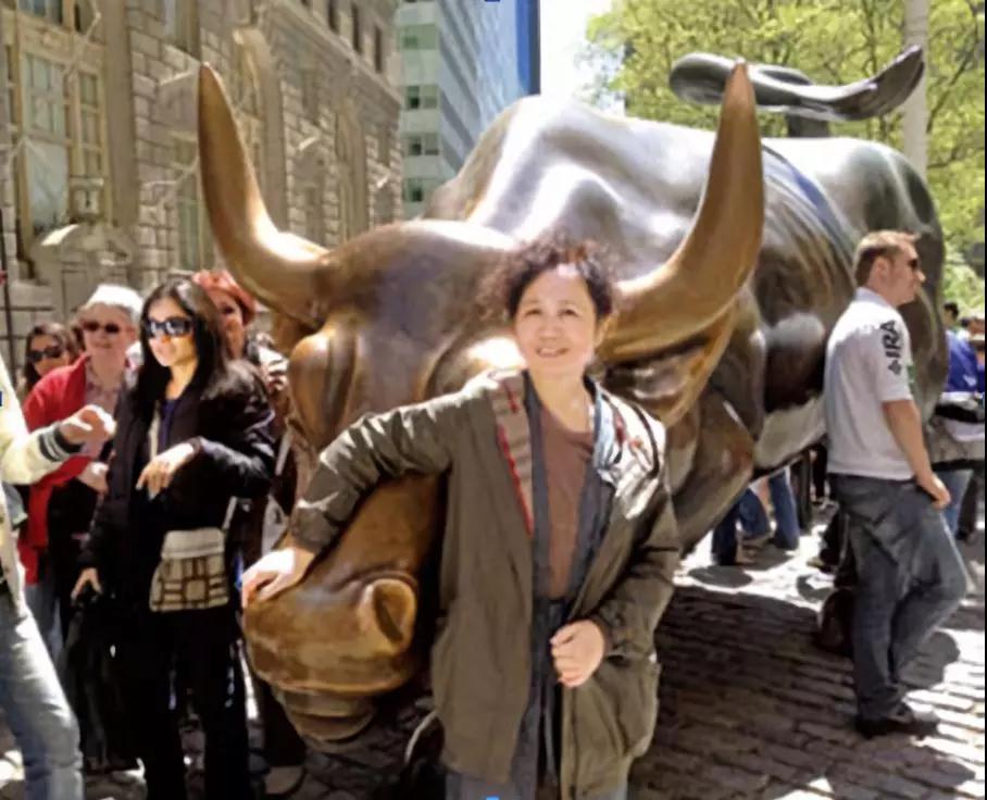 董伟(笔名董玮) 50后,祖籍山东.擅工笔,写意花鸟及山水,偶作人物.