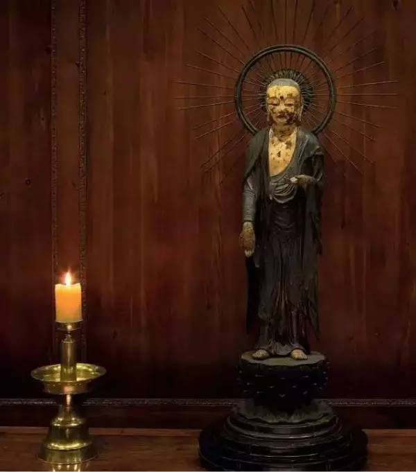 对安思远来说,每一件珍藏,都是生活中鲜明的存在,在朝夕相对间寄托一