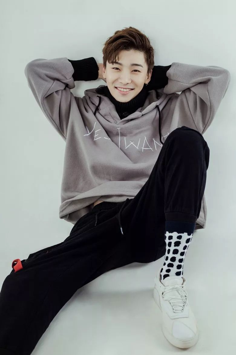 史磊时尚写真曝光 潮范十足青春气息满满