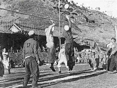 战俘们知道新中国清贫的国情,也起劲本身下手,建造一些体育器械.