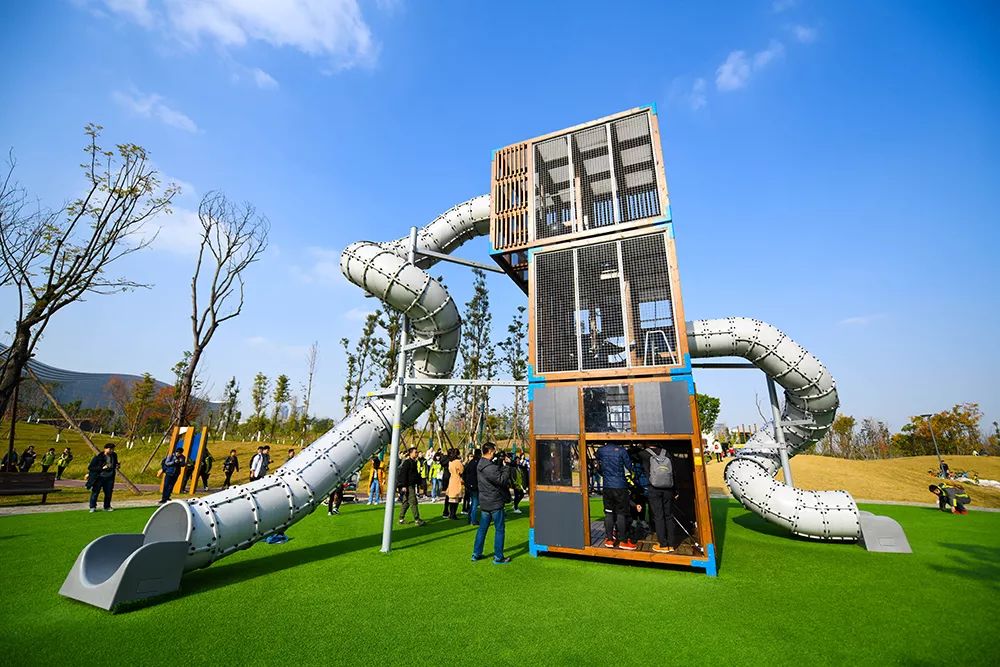 小小建筑师们用两小时,建了座游乐场