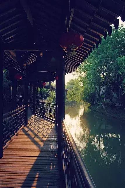 中国最美的十首现代诗,美入骨髓,一生至少要读一次