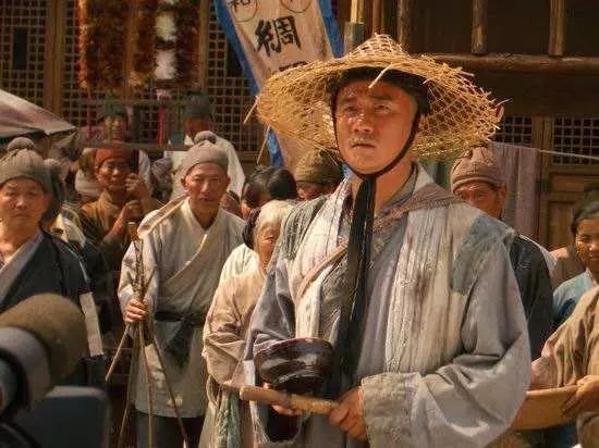 朱元璋把咬过一口的烧饼用大碗盖住让刘伯温猜诞生一千古奇寓言