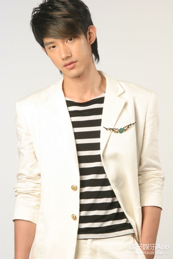 还记得2006届加油好男儿吴建飞吗他现在长这样啦