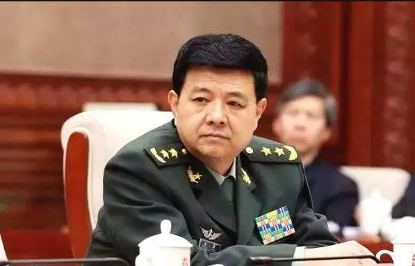 最年轻的是 天津警备区政委李军少将,1968年6月出生,河南舞阳人,曾任