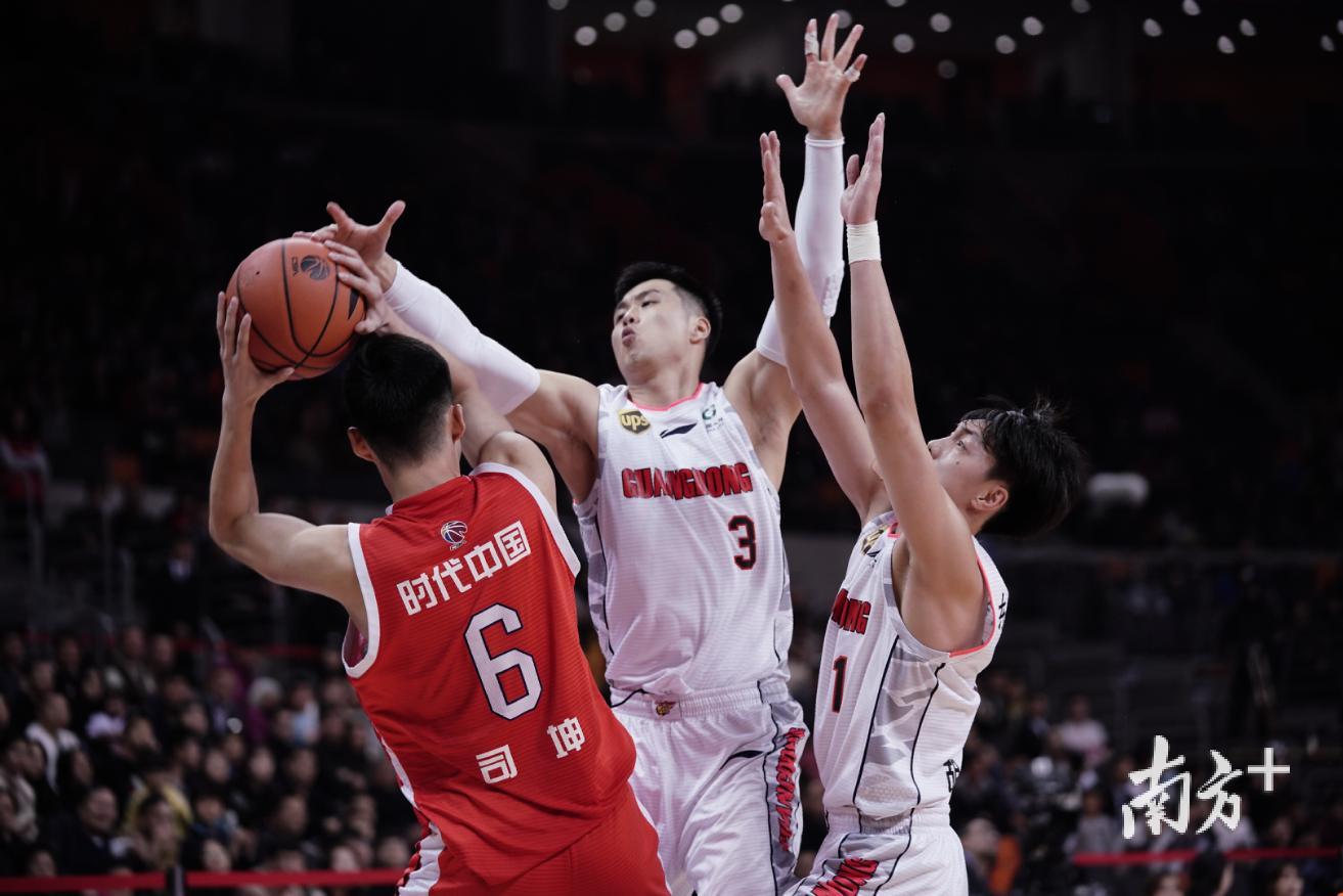 视频|cba广东德比火药味十足,广东131比106胜广州