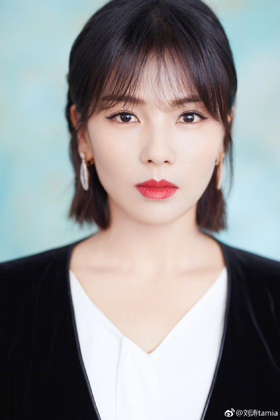 女人四十也是一朵花刘涛多角度特写美照精致干练