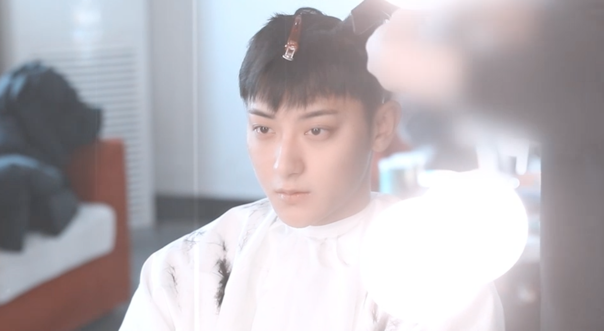 黄子韬晒清爽寸头造型 回应改名喊话"别删我"__凤凰网