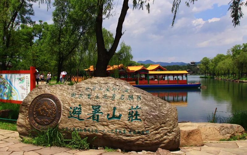 8,办理地点:避暑山庄景区180元,50元,30元,长寿卡年票在德汇门办理