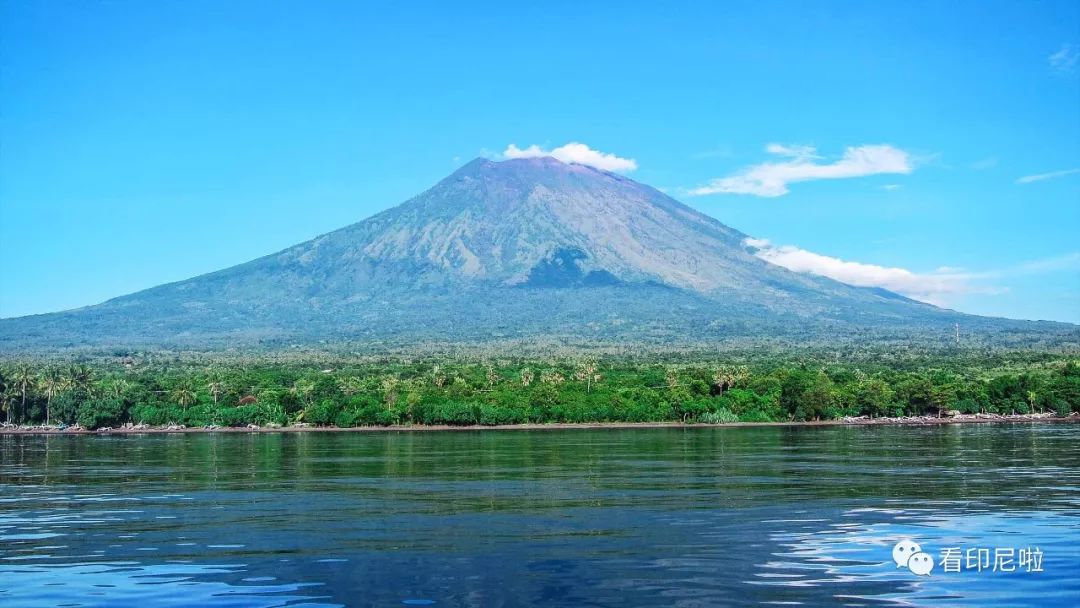 峇釐阿貢火山再次噴發__鳳凰網