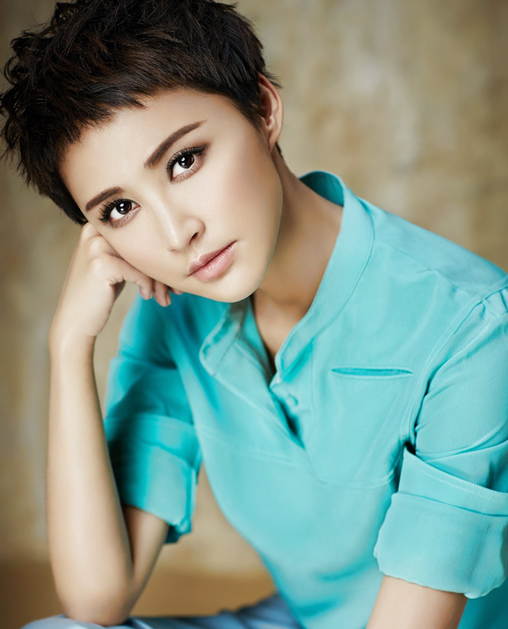 凤栖阁:明星网红-张歆艺干练帅气靓照!__凤凰网