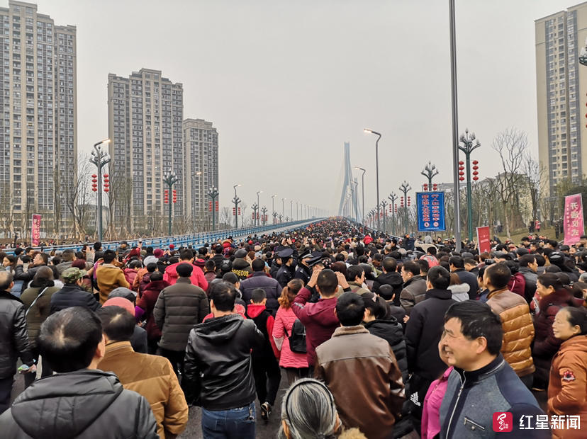 结束千年摆渡过江!宜宾南溪仙源长江大桥通车,万人踩桥笑嘻了