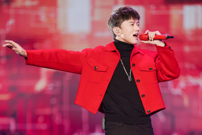 张杰放歌安徽春晚引大合唱央视春晚彩排哄孩子被赞这就是爱