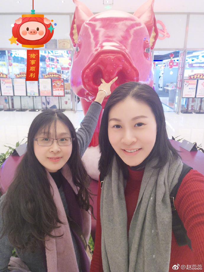 赵蕊蕊晒与姐姐合影两人相差5岁似双胞胎姐姐结婚生子她单身