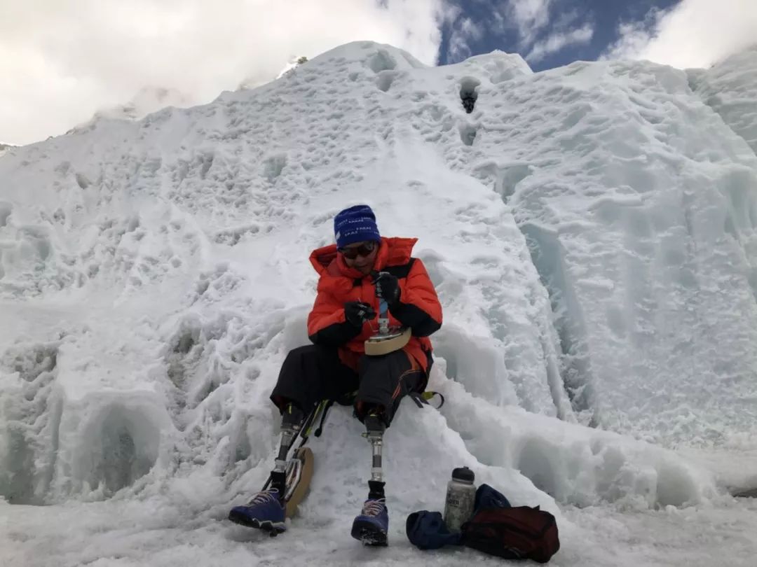 老人与山:69岁无脚登山家夏伯渝 | 人间_凤凰网体育_凤凰网