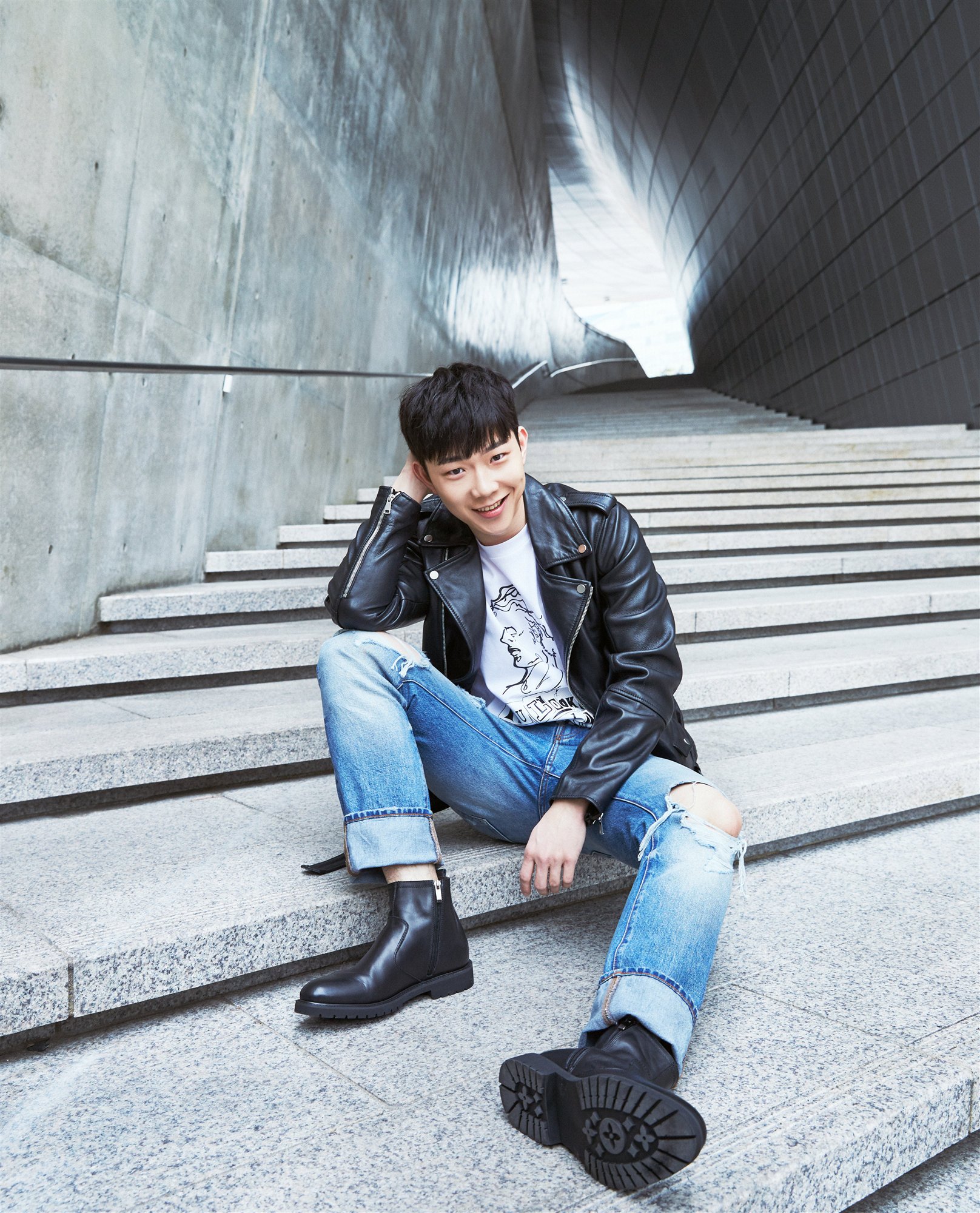 张亦驰写真曝光多样风格诠释多面魅力