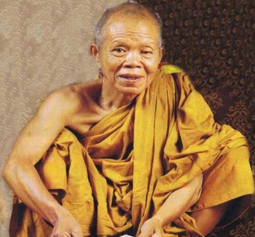 龙婆坤是泰国佛教近代三大圣僧之一,佛历2558年的5月16日圆寂,师傅