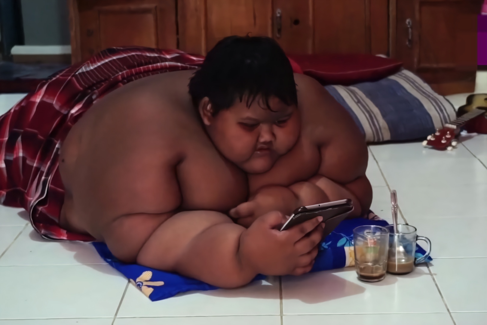 奇闻10岁小男孩体重384斤是目前最胖的小男孩原因值得反思