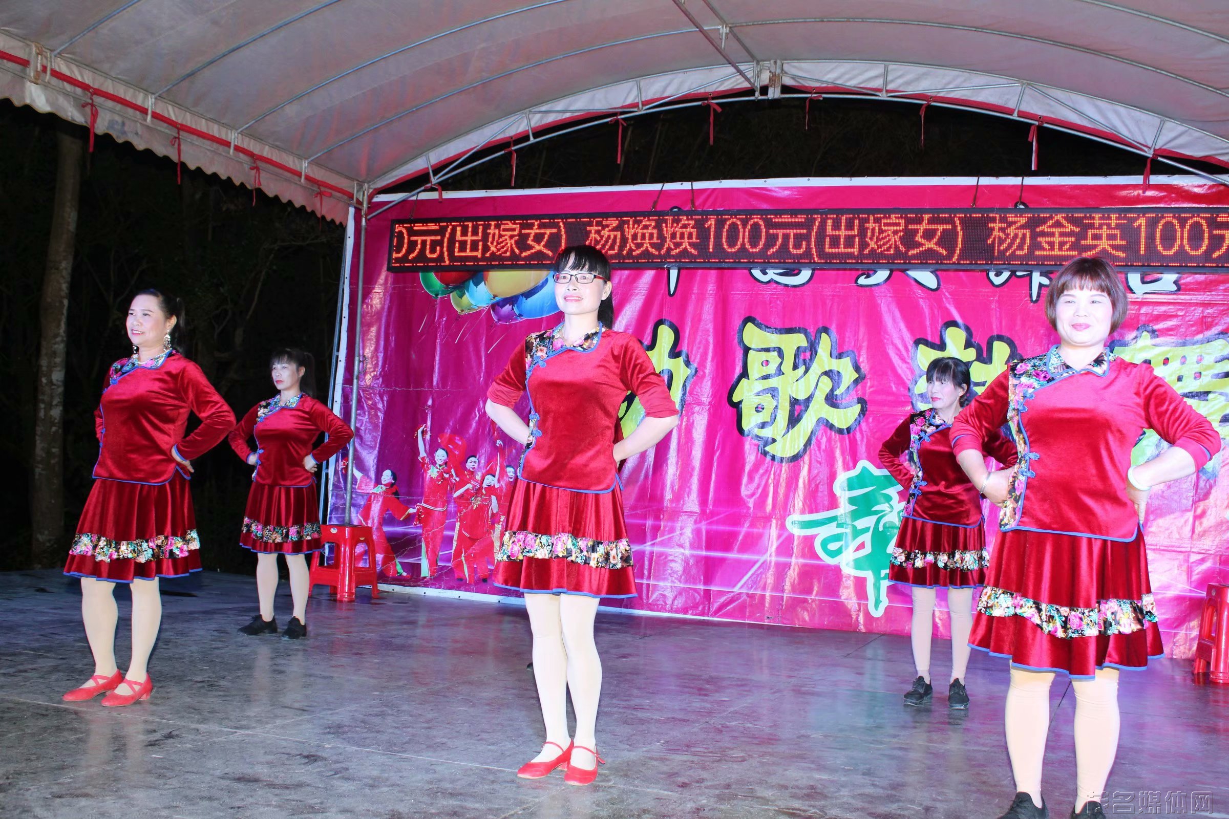 歌舞升平年例至,同心聚力村富强!