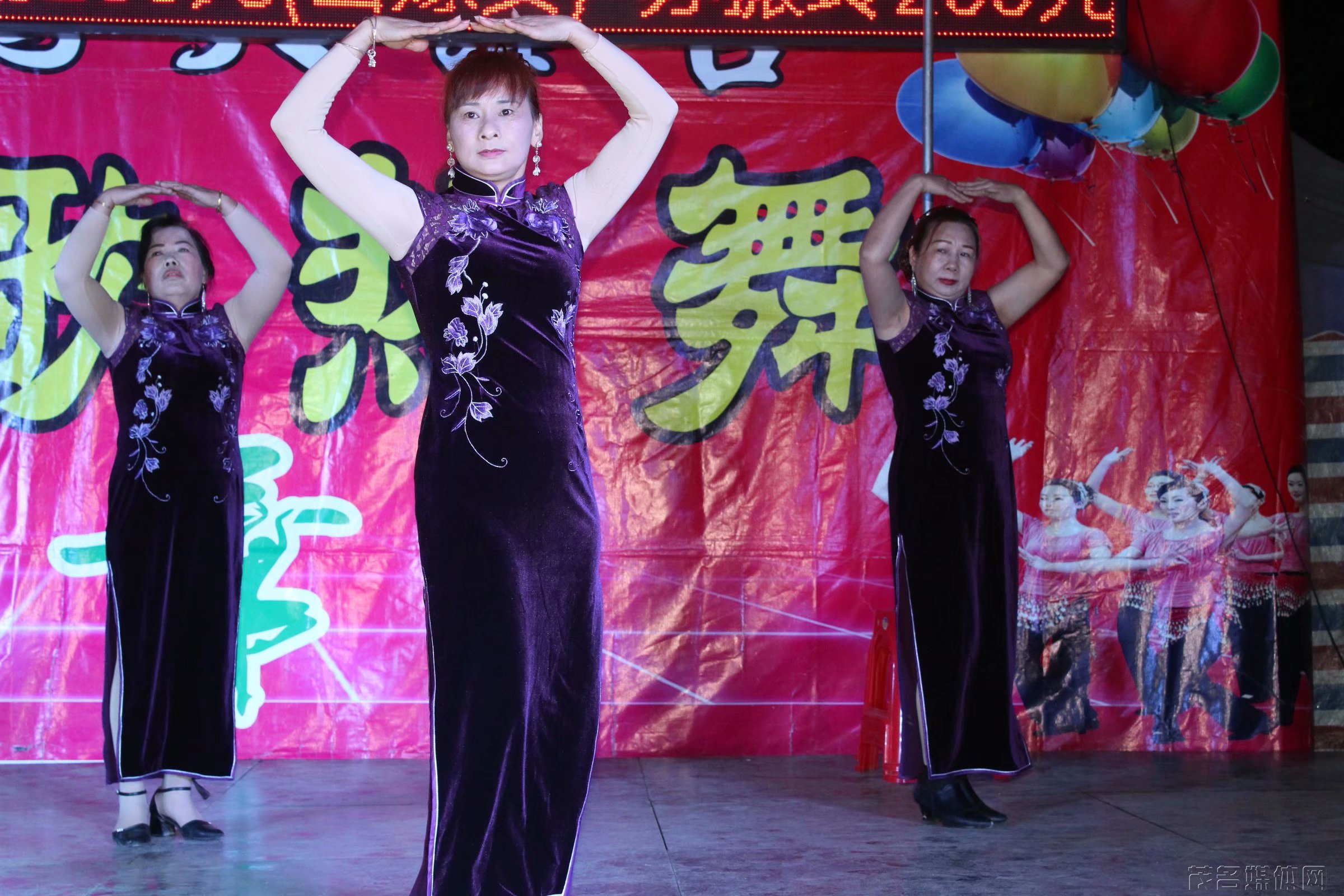 歌舞升平年例至,同心聚力村富强!