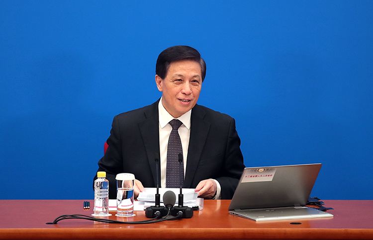 聚焦两会|人大发言人张业遂:已将与人工智能相关的立法项目列入本届