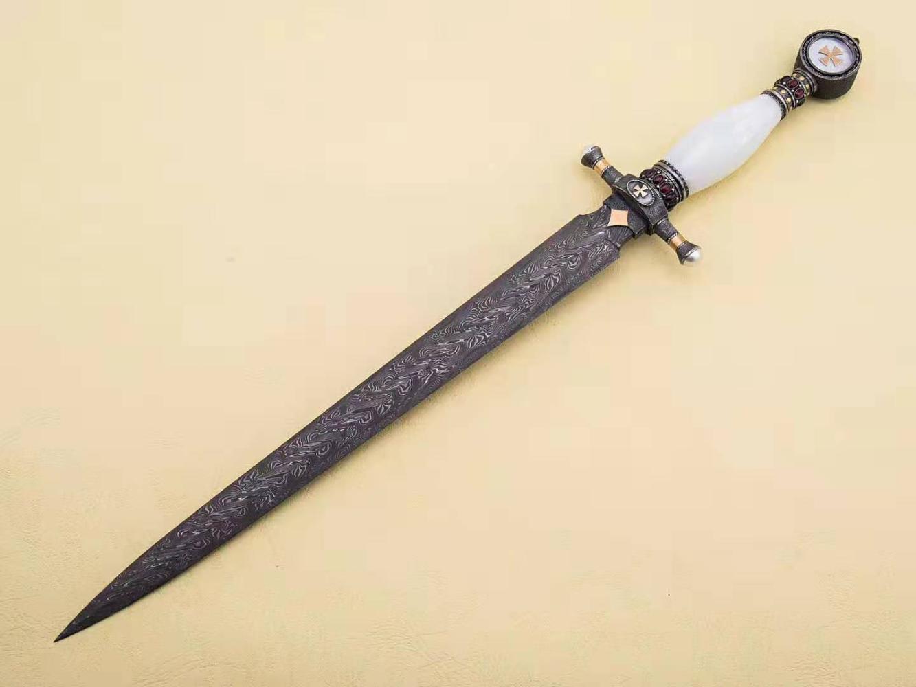 迄今为止尺寸最大的短剑作品--月光骑士短剑__凤凰网