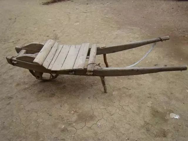 图为:80年代独轮车