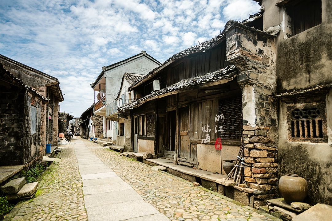 这座古城,当年为防御倭寇入侵而建,如今凝固时光,岁月静好