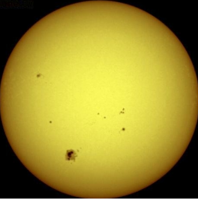 太阳是黄矮星的标准范例.