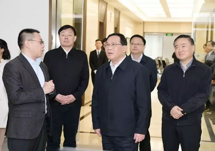 上海市委书记李强一行莅临万得调研工作