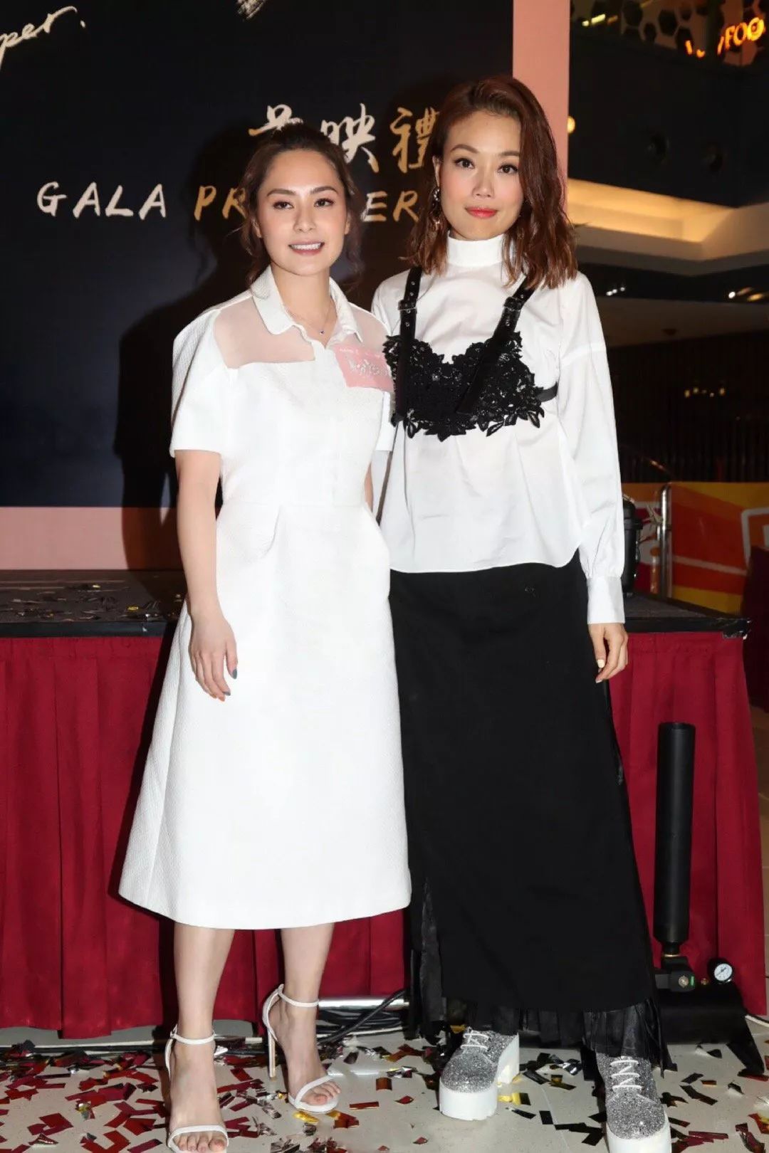 两位助阵好友站在一块,一个白裙清新,一个撞色有趣,就连身高差都透露