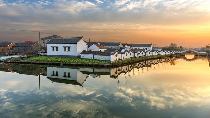 盐城与上海地缘相近,经济相融,人文相亲,有着深厚的历史渊源和现实