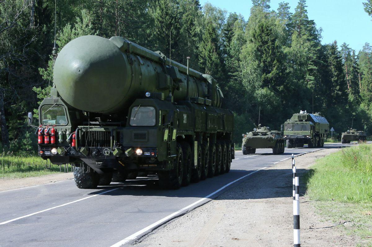 俄罗斯亮出凶狠獠牙20辆洲际导弹车紧急转移还有更大行动