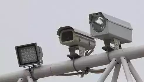 扩散山西车主电子警察抓拍压导流线扣3分罚200元